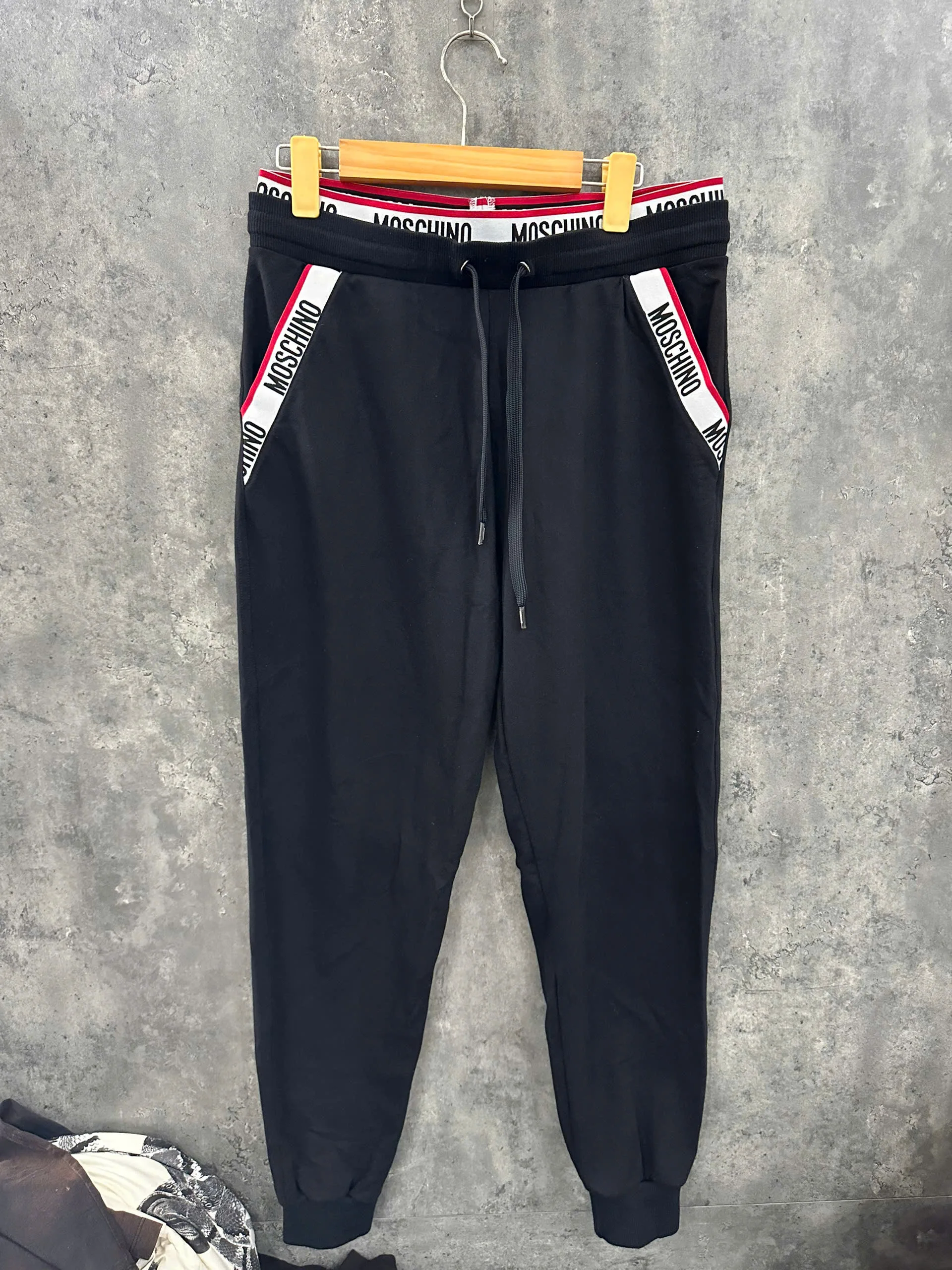 BỘ NỈ MOSCHINO VIỀN CHỮ CHẠY CP8703 LN020 LIKE NEW - Ảnh 3