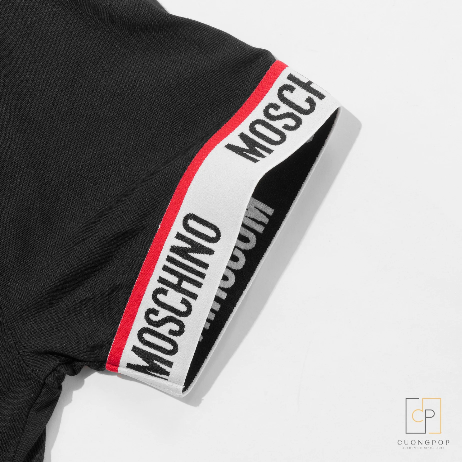 BỘ ÁO PHÔNG MOSCHINO ĐEN QUẦN SHORT MOSCHINO ĐEN VIỀN CHỮ MOS8780 - Ảnh 2